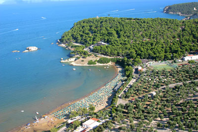 veduta aerea sulla Baia dove sorge il Resort &amo; Village Gattarella