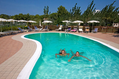 la piscina del villaggio Hotel Rendez Vous
