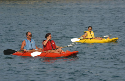 un'escursione in canoa degli ospiti del Vela Velo Club