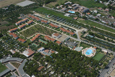 Una splendida immagine presa dall'alto del Villaggio Camping Arcobaleno