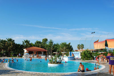 Il servizio piscina offerto dal Villaggio