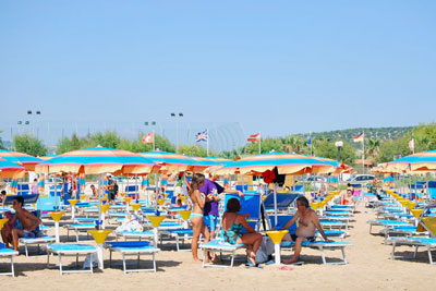 La spiaggia attrezzata privata del Villaggio